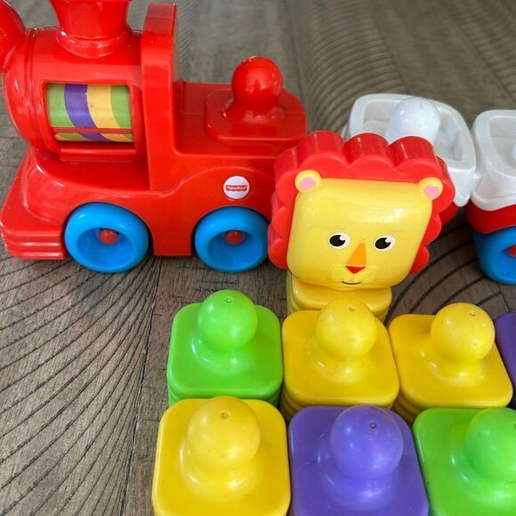 Easy as 1 2 3 CLASSIC Choo Choo Train 🚂 and Blocks Toy Set Tiger🐯& 9 blocks! - Picture 6 of 17